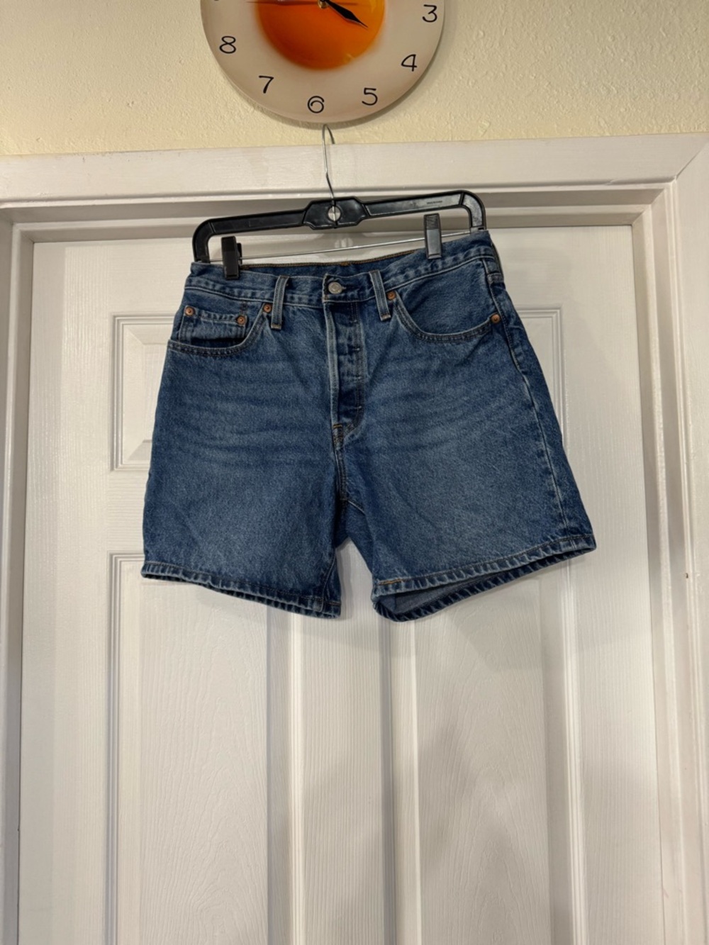 Levi’s 501 Mid-Thigh Denim Shorts - W28 Medium Wash